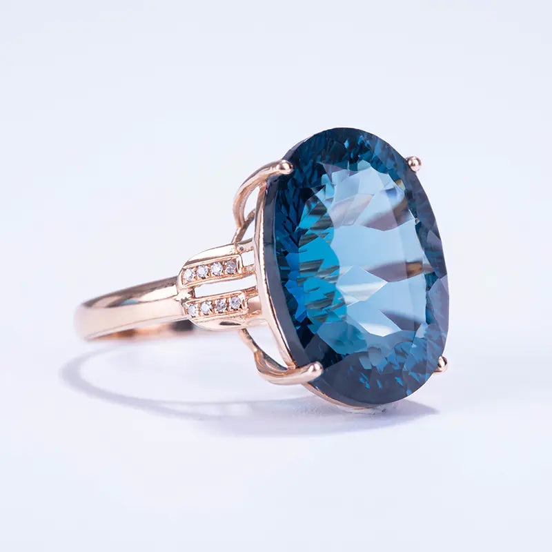 Anillo con imitación de zafiro azul