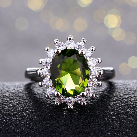 Anillo de plata de ley con piedra verde