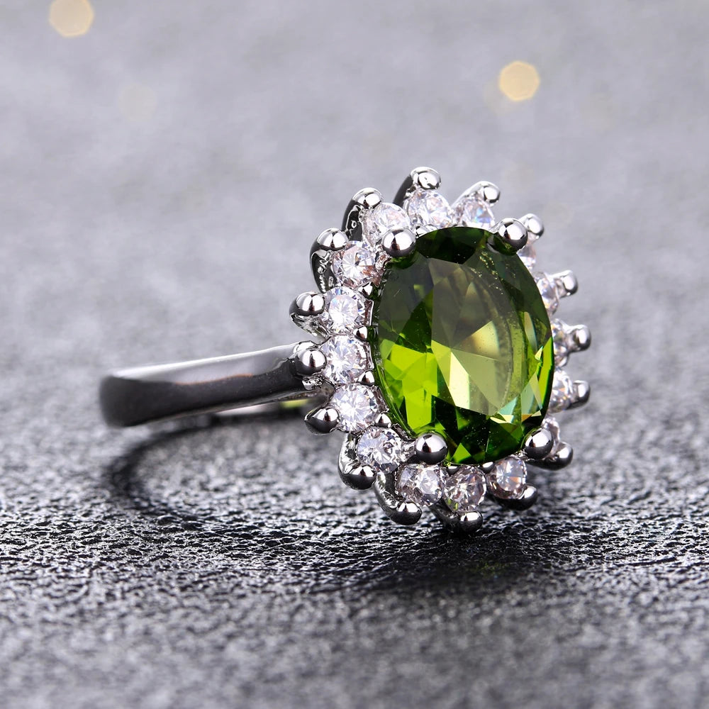Anillo de plata de ley con piedra verde