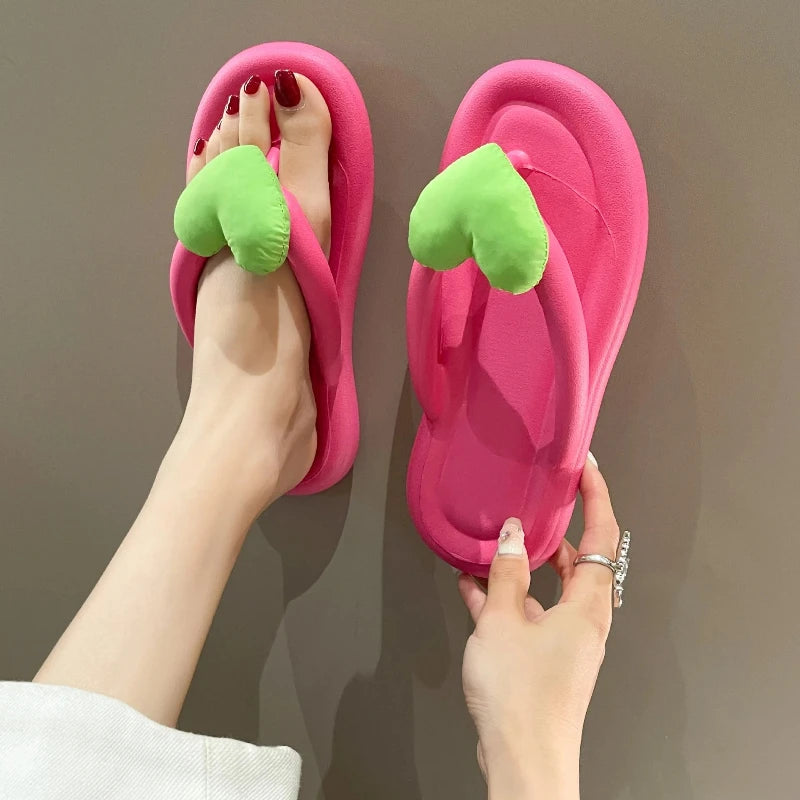 Chanclas de verano fluorescentes con corazón