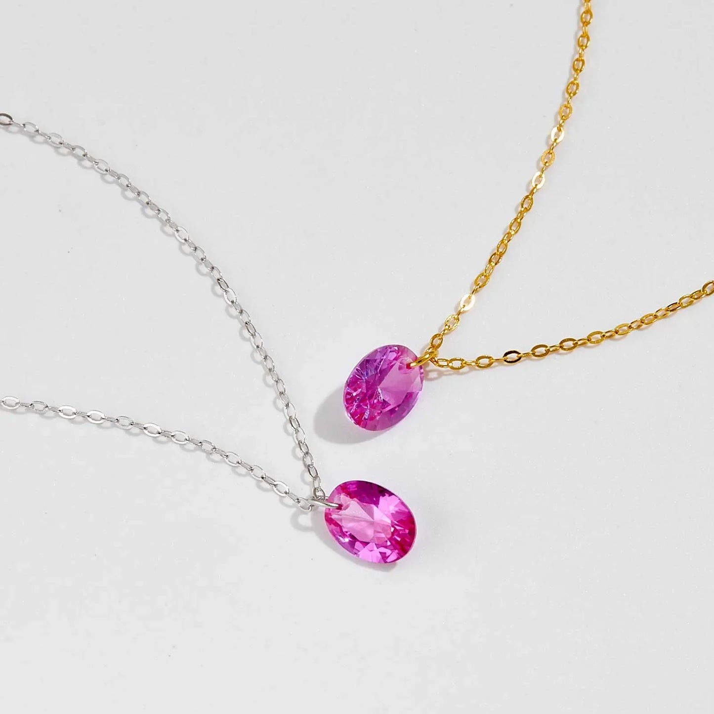 Collar de plata de ley bañado en dorado con piedra rosa