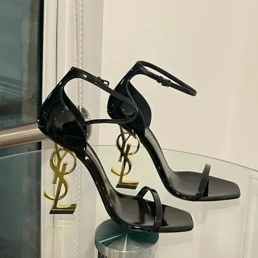 Tacones de imitación